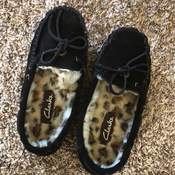 Clarks Shoes - Clark’s leather fur lined slippers.